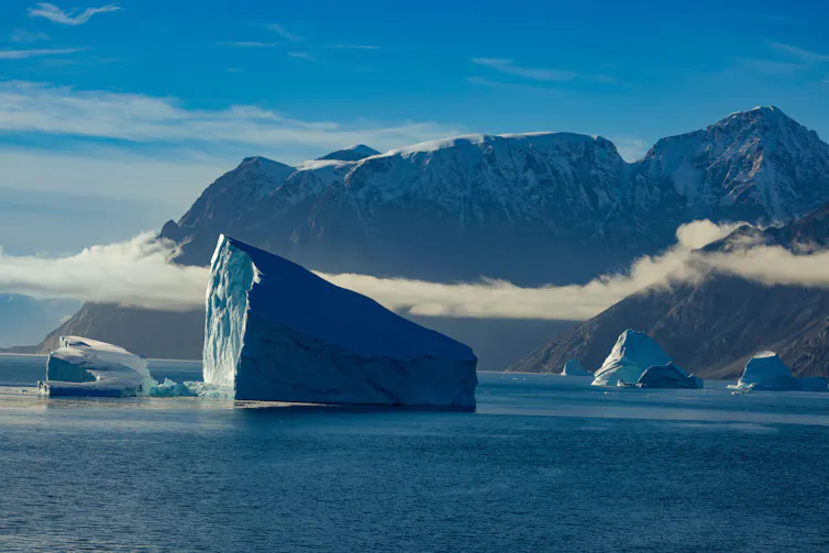 Icebergs and mountains