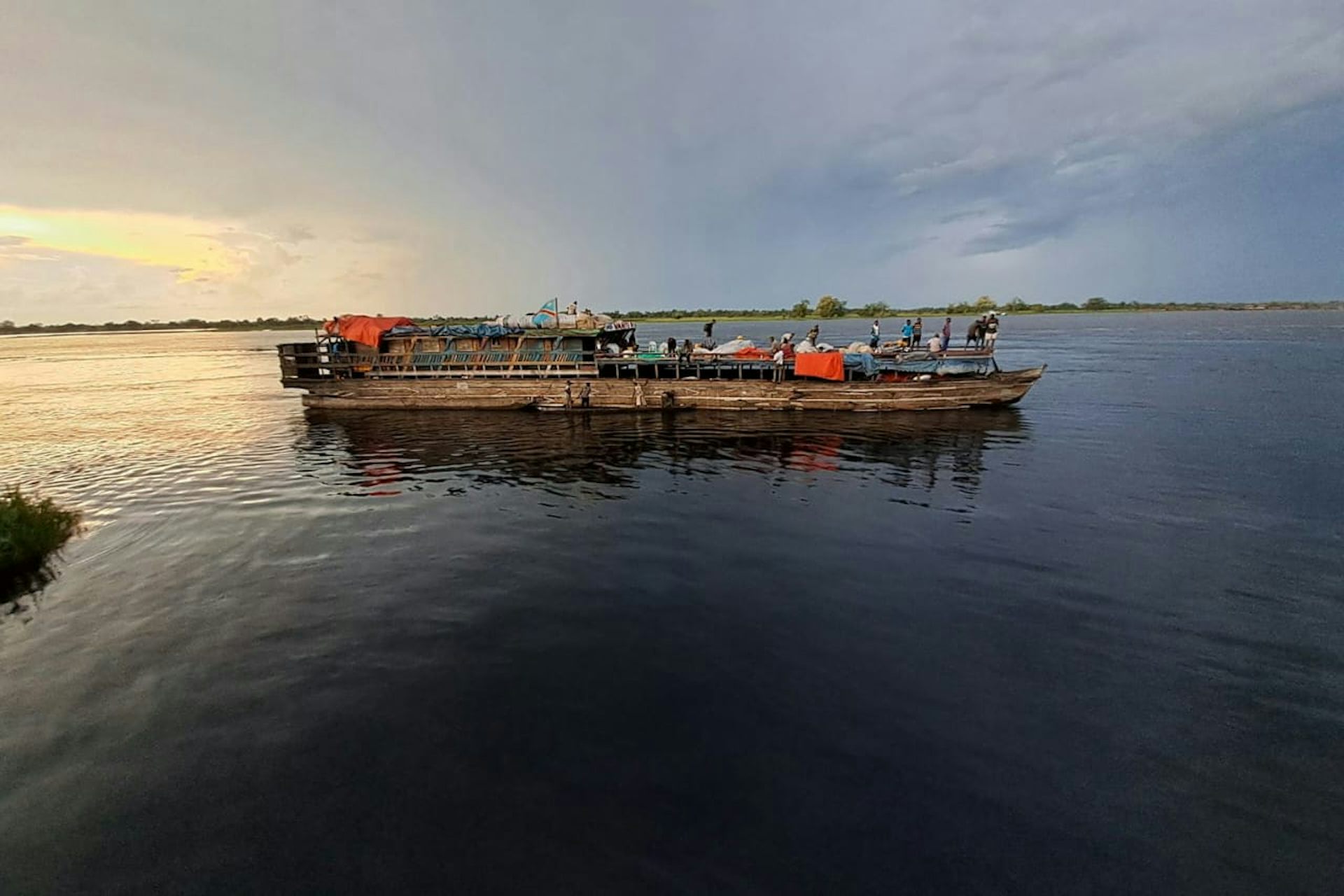 Congo's wooden 'whaleboats': A floating transport system shaped by history