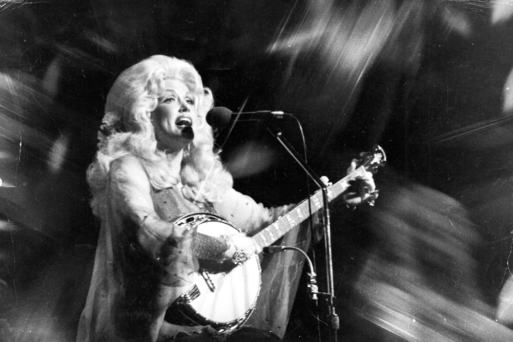 theconversation.com - Marie Thompson - Dolly Parton changed country music by refusing to play by its rules