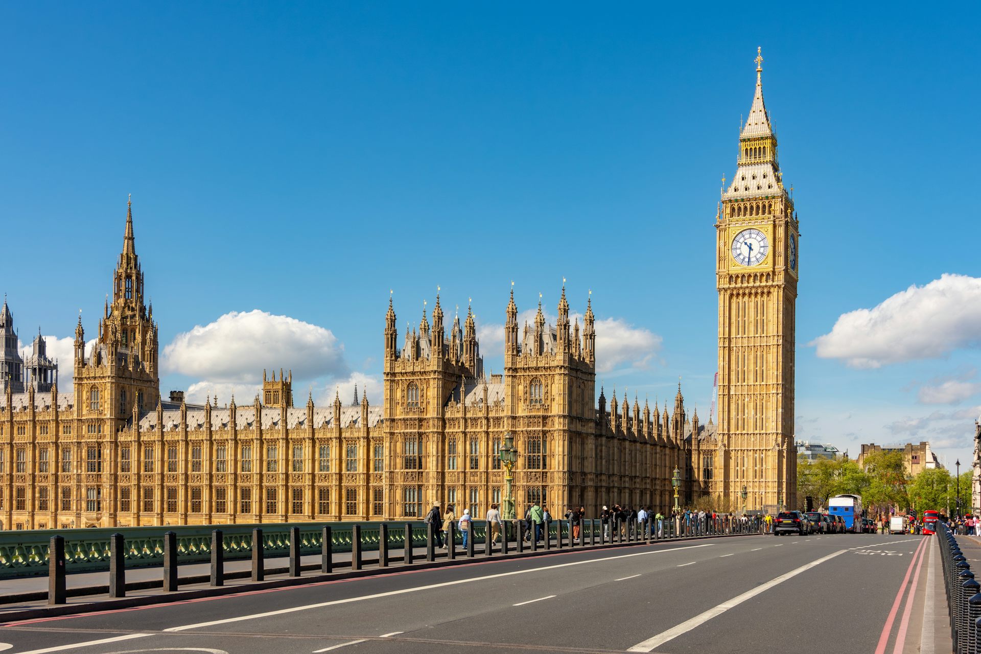 A shot of the houses of Parliament and Big Ben.