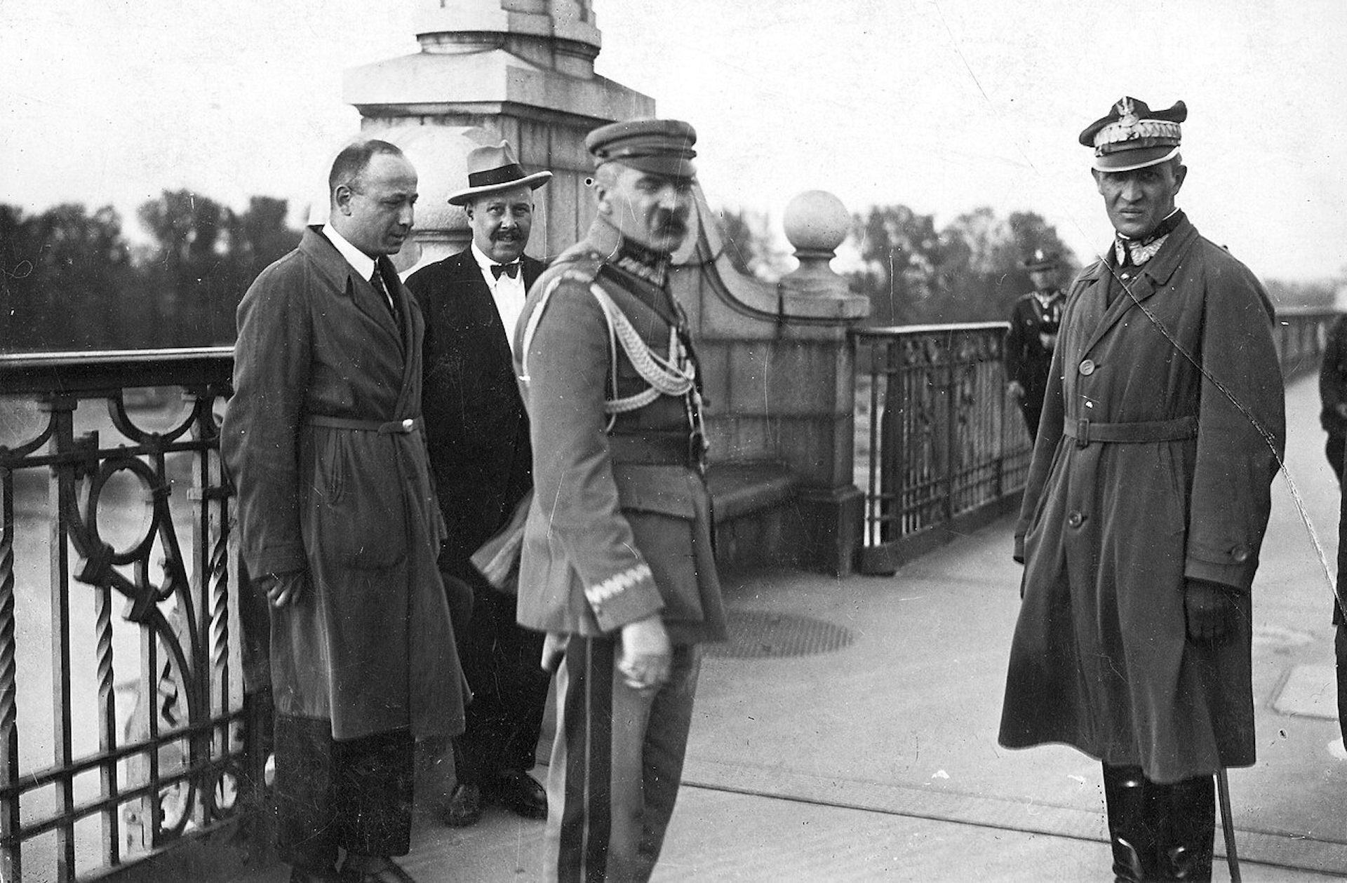 Marshall Józef Piłsudski and general Gustaw Orlicz-Dreszer (to the right) on Poniatowski Bridge in Warsaw, May 1926.