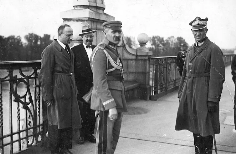 Marshall Józef Piłsudski and general Gustaw Orlicz-Dreszer (to the right) on Poniatowski Bridge in Warsaw, May 1926.