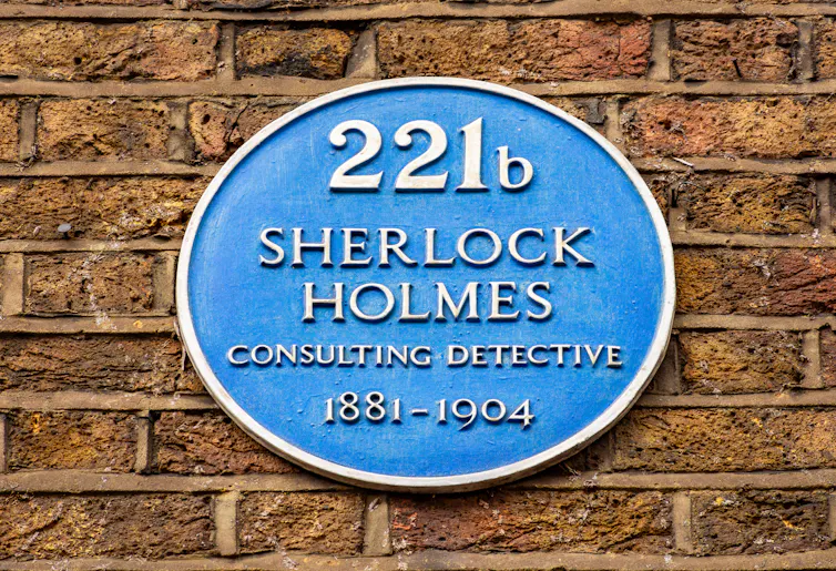 Blue plaque with detective Sherlock Holmes name on Baker Street 221b, London.