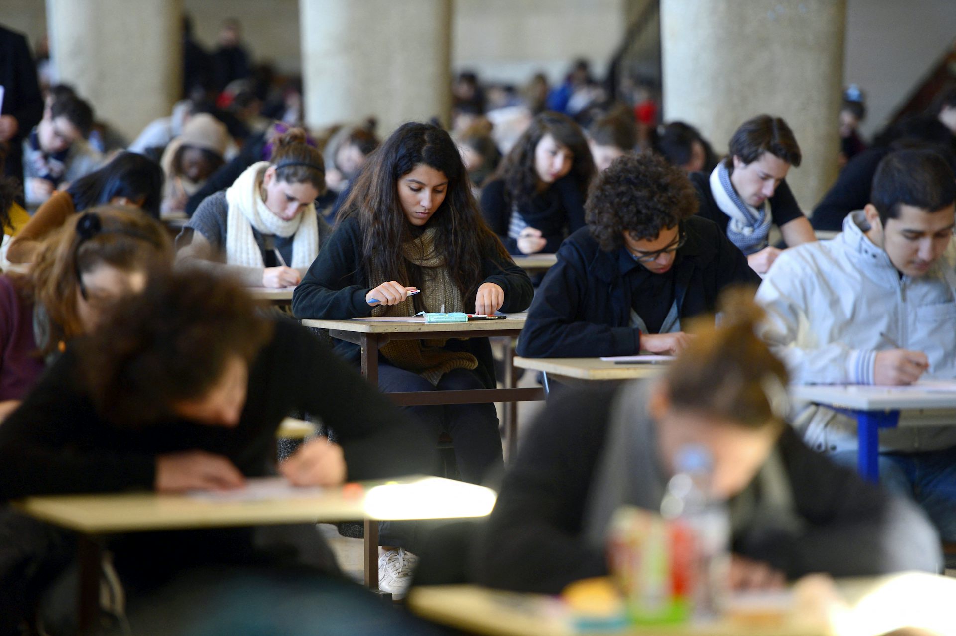 Examen de fin de premier semestre pour les étudiantes de première année de médecine, en 2012, à la faculté de médecine de La Timone, à Marseille.