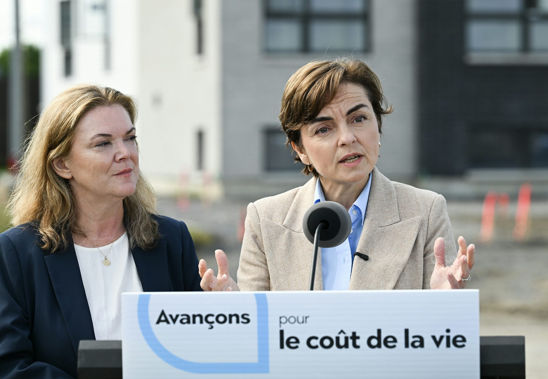 La chef de la Coalition Avenir Québec fait ue annonce lors d’une conférence de presse