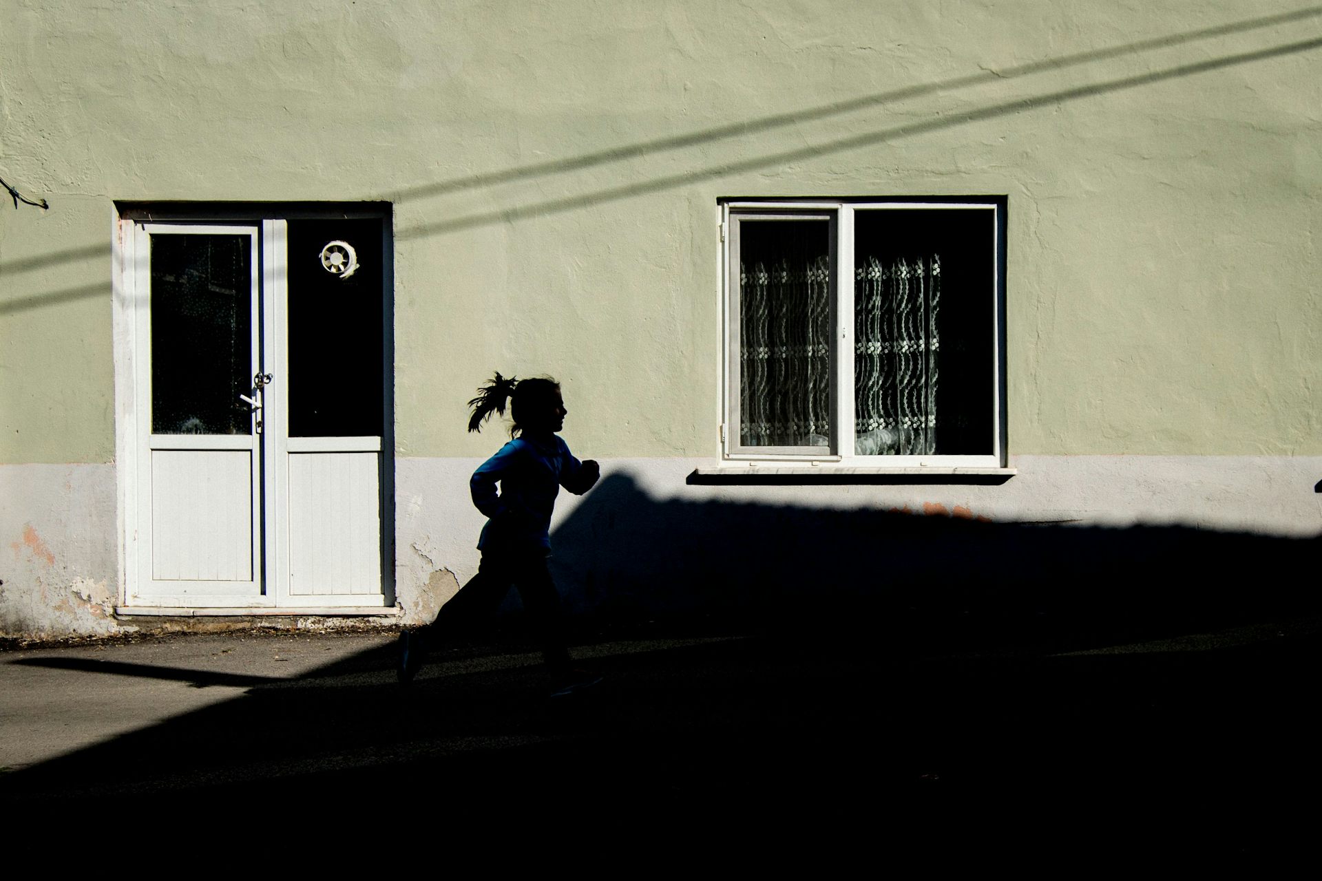 Around 90% of refugee kids live in poverty in their first year in Australia: report