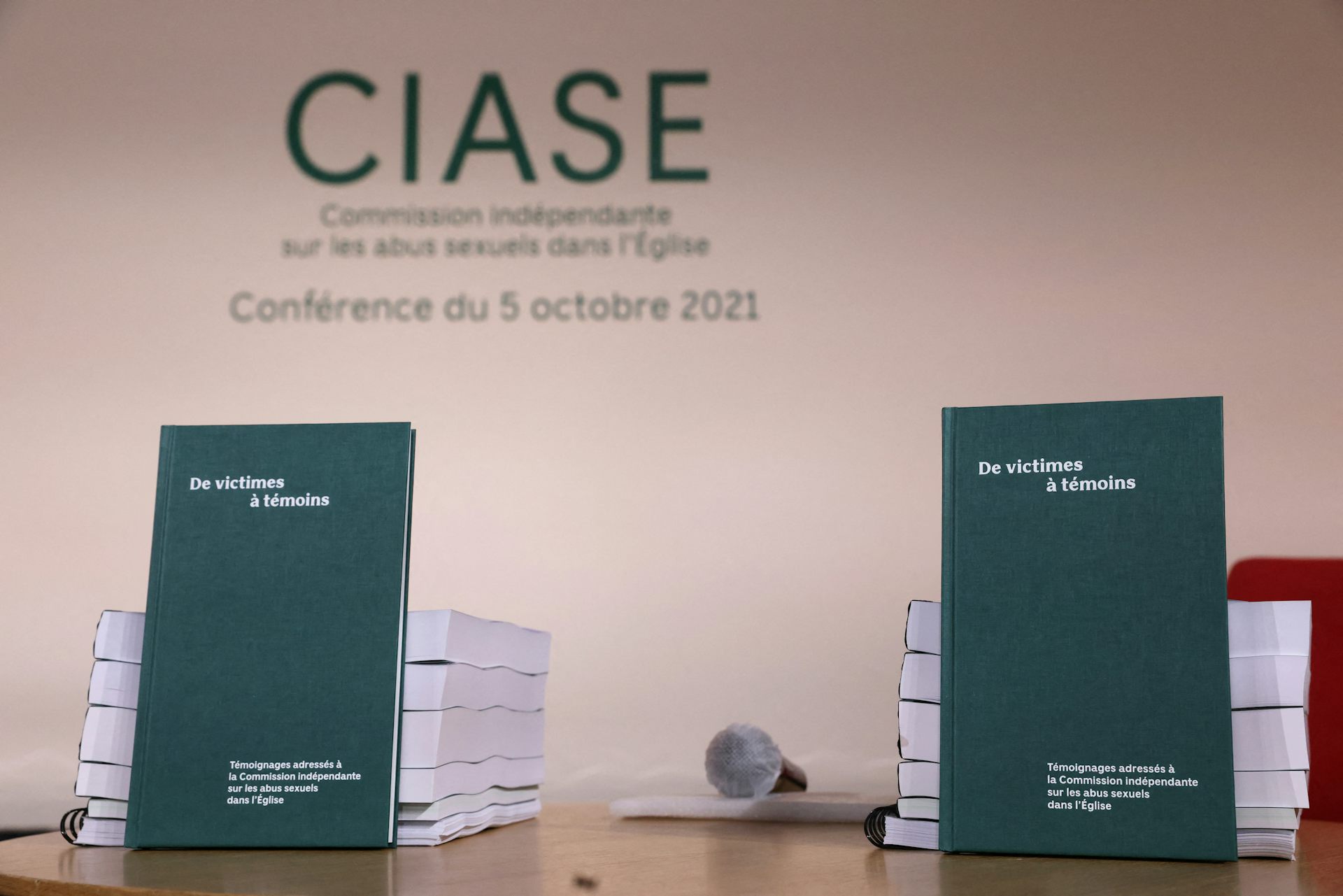 Photo du rapport de la CIASE est le résultat de deux ans et demi d’enquête menés par la commission, s’appuyant sur les archives de l’Église, des tribunaux et de la police, ainsi que sur des entretiens avec des témoins