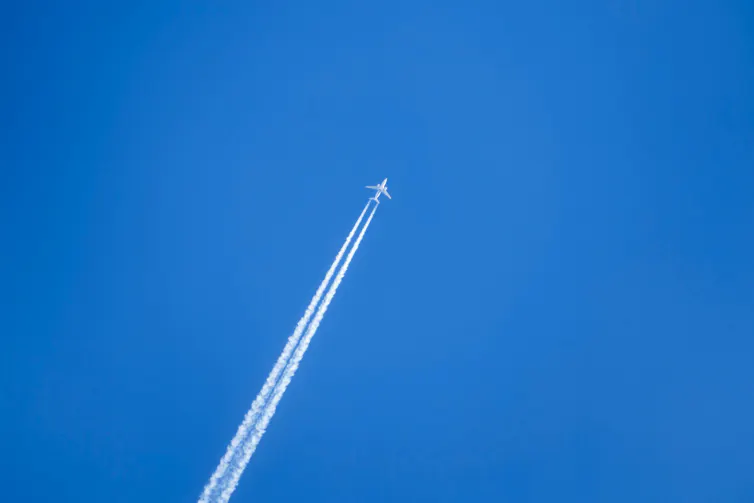 Plane with contrails behind