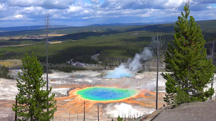 Yellowstone international biosphere reserve, UNESCO world Heritage site, the world's first national Park (founded on March 1, 1872)