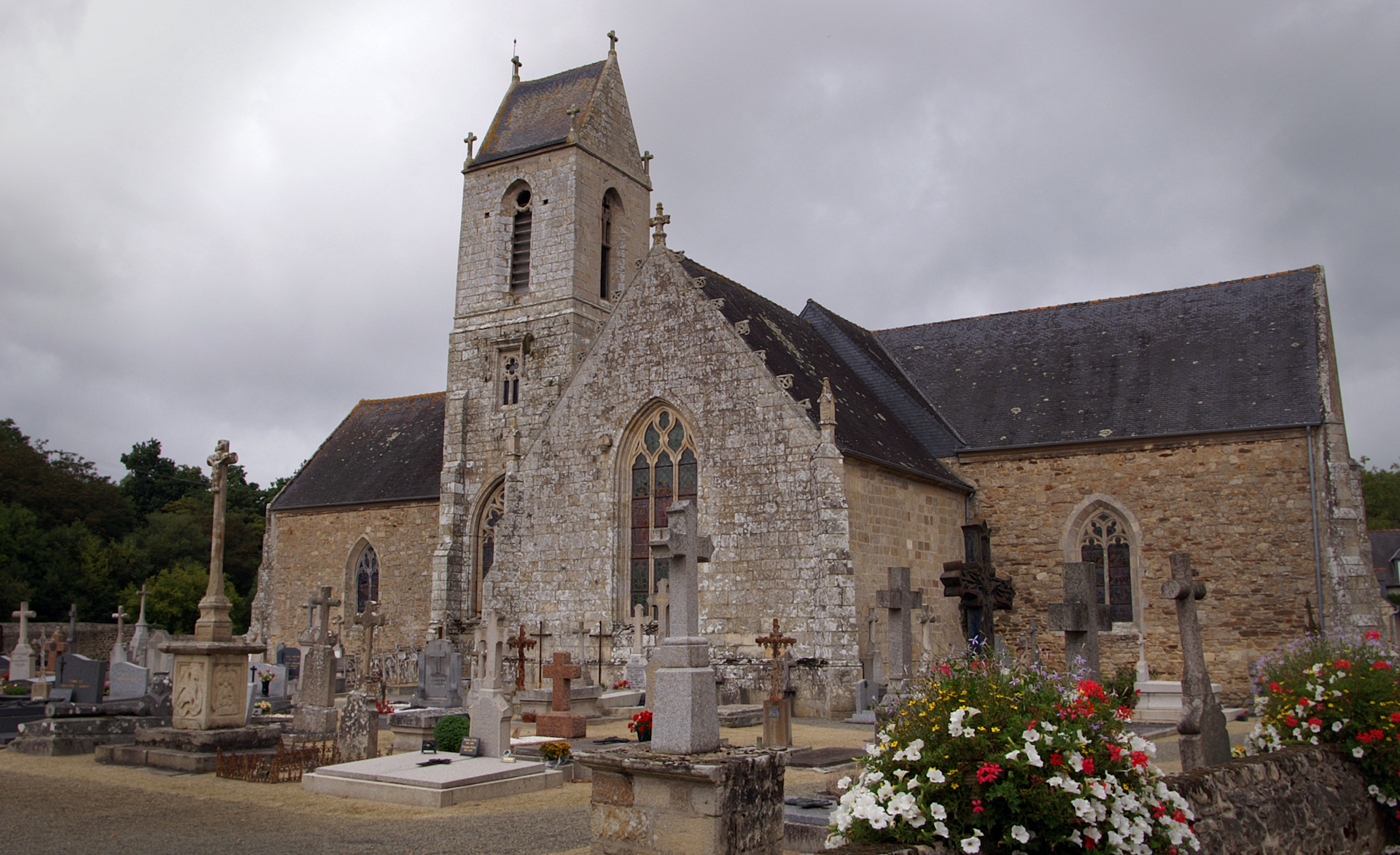 Photo du cimetière de l’église de Jugon-les-Lacs