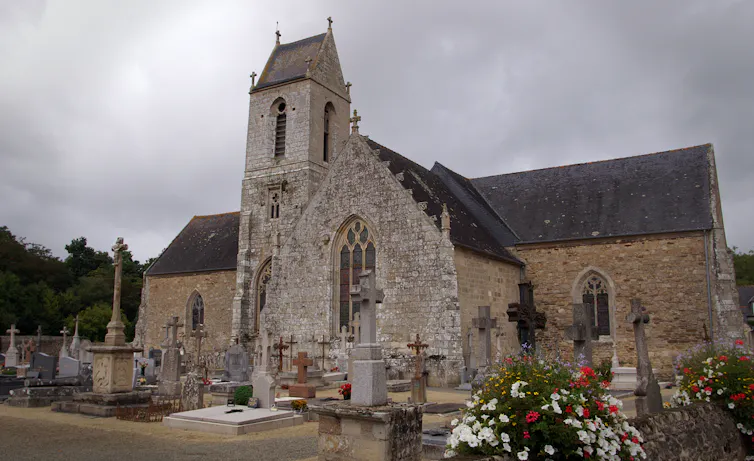 Photo du cimetière de l’église de Jugon-les-Lacs