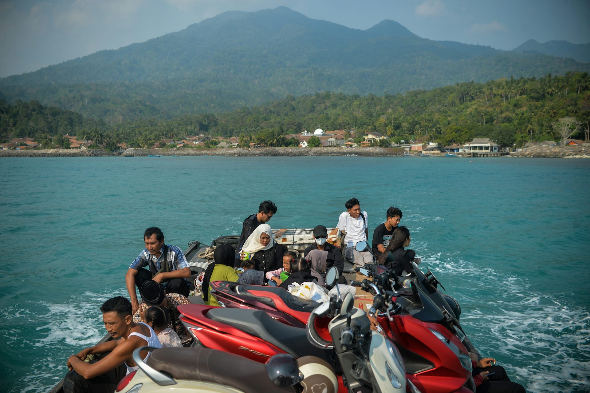 penduduk pulau sebesi gunung anak krakatau 2026