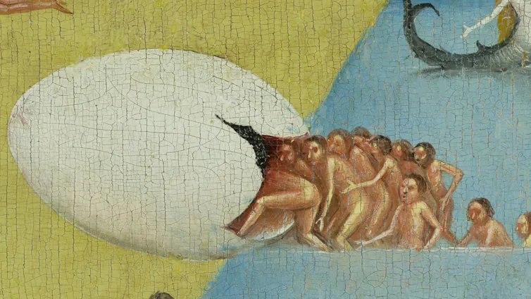 Detalle de la pintura El jardín de las delicias en la que se ve a muchos seres humanos saliendo del agua y resguardándose en un huevo gigante.