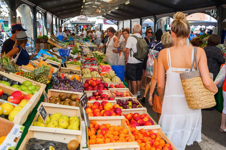 Un marché de fruits en France
