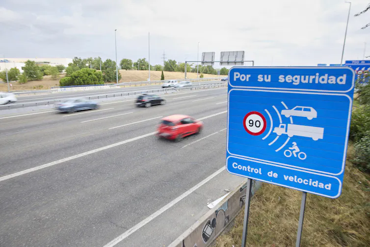 Motorway speed control sign in Spain