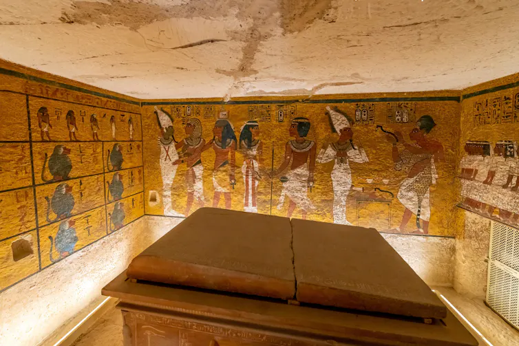 Tutankhamun burial chamber, interior