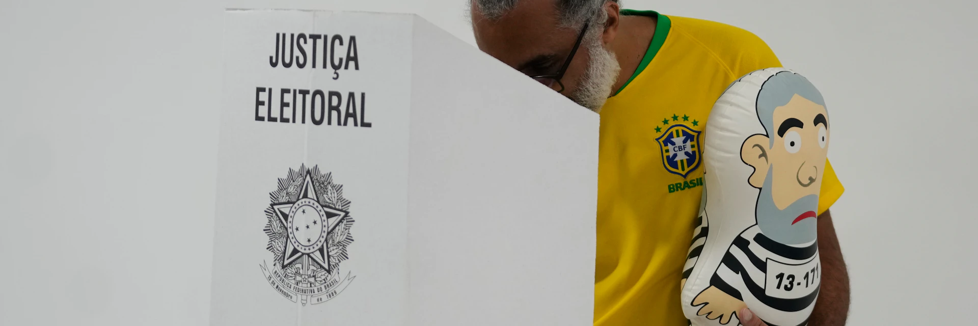 Brazil Election: Authoritarian Right Gain an Edge, Fueled by Voter Apathy and Discontent Brazil Election: Authoritarian Right Gain an Edge, Fueled by Voter Apathy and Discontent