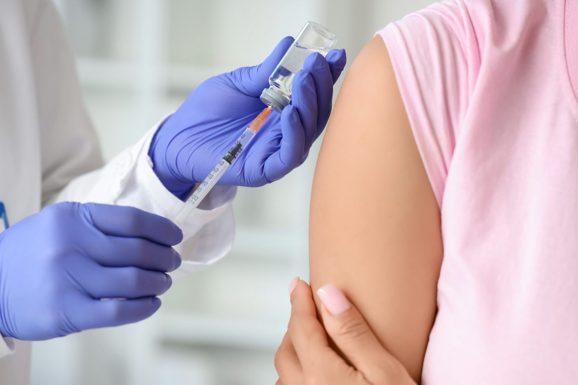 ¿Deberían separarse las campañas de vacunación de gripe y covid-19?