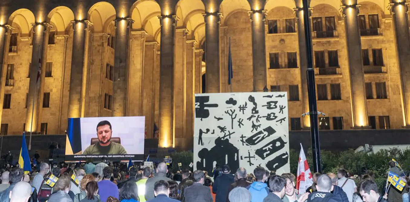 Exilés en Géorgie, les artistes russes anti-guerre doivent réinventer leur art et leur engagement