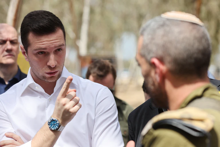 Jordan Bardella dialogue avec un soldat israélien
