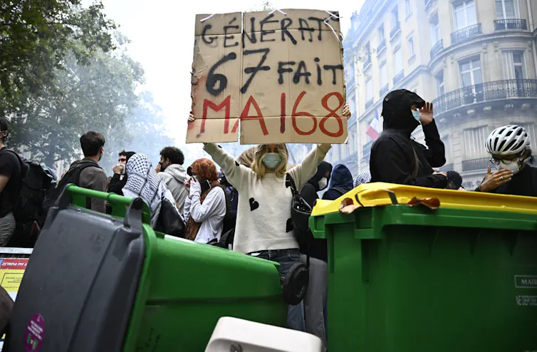 Manifestation de solidarité avec les lycéens près de Sciences Po, à Paris, le 7 octobre 2026