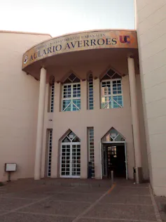 Entrada al Aulario Averroes, en el Campus de Rabanales de la Universidad de Córdoba (España).