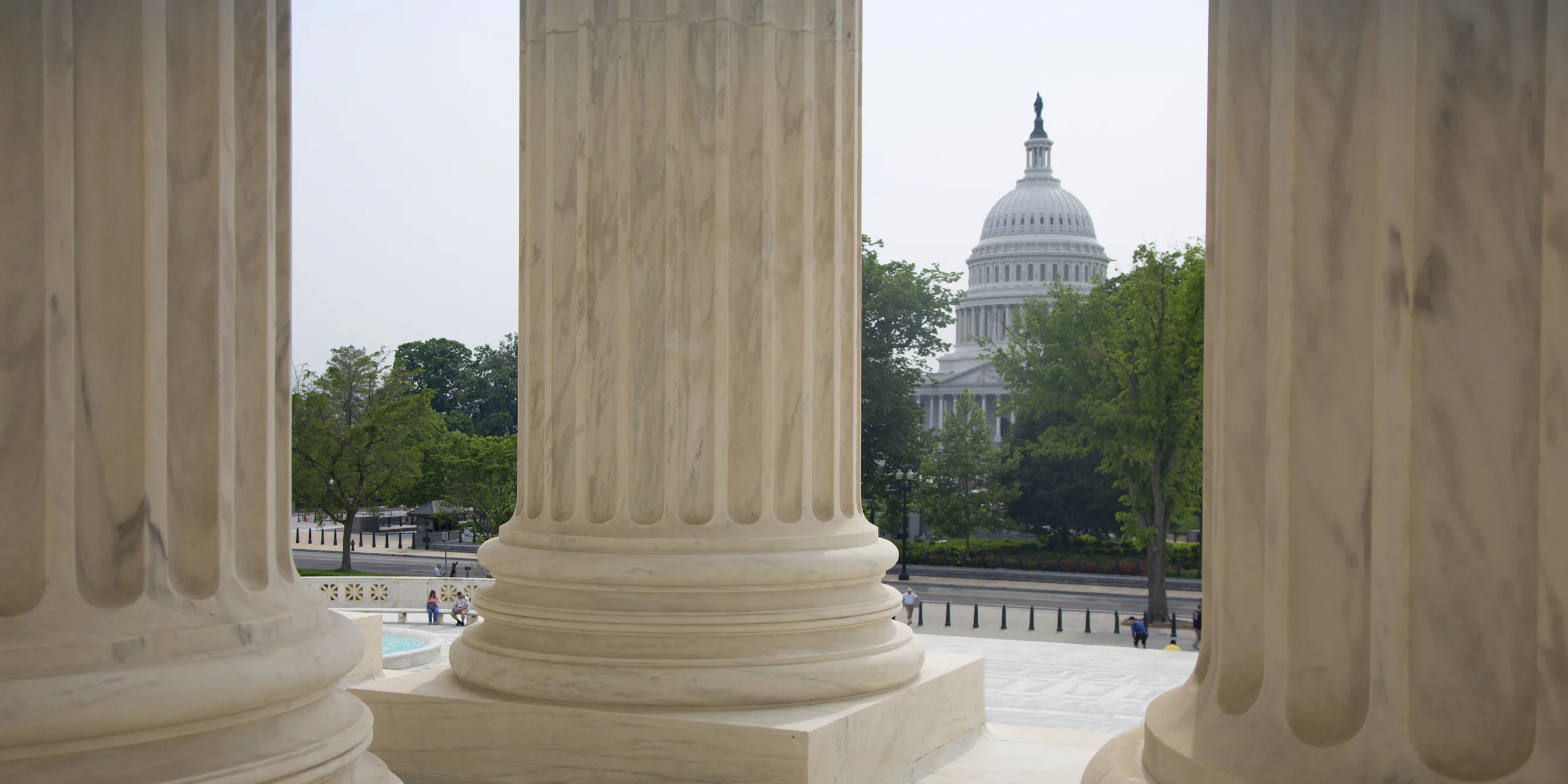 Conservative legal movement ties