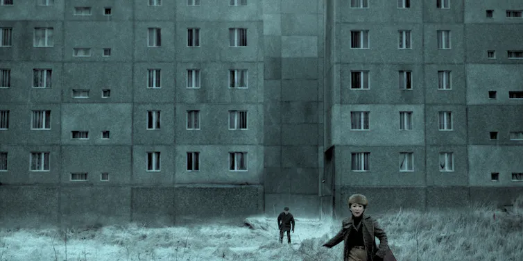 A chase scene through the grey landscape of Warsaw.