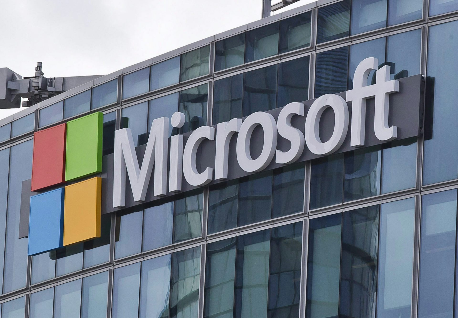 Canada could save millions by developing its own operating system ...