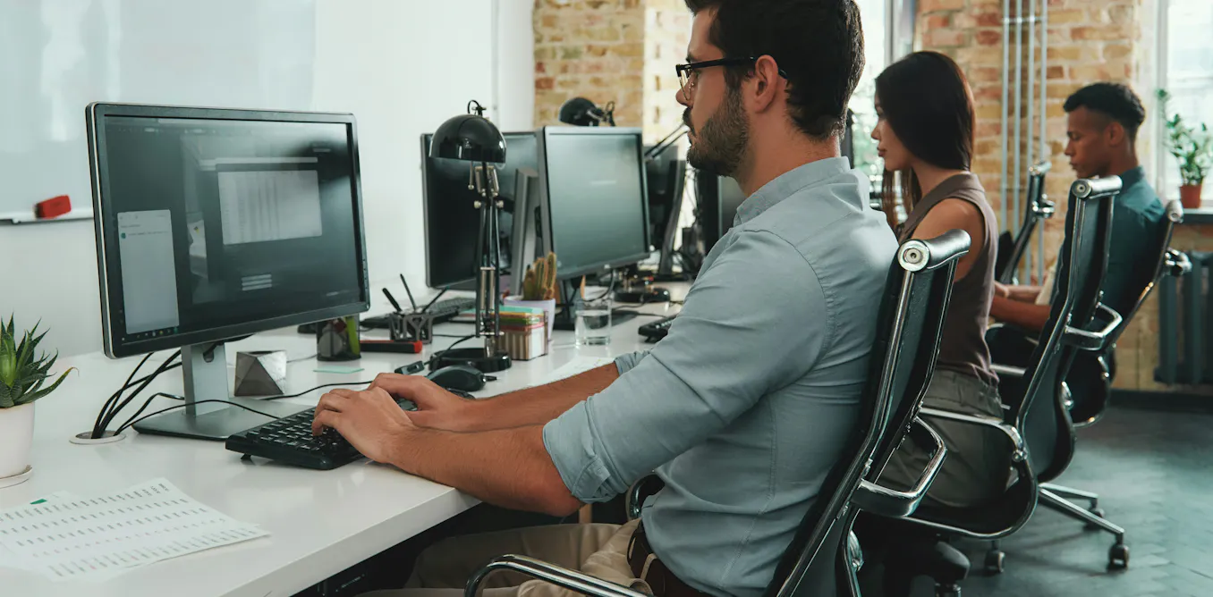 Canada could save millions by developing its own operating system instead of relying on Microsoft Windows Canada could save millions by developing its own operating system instead of relying on Microsoft Windows
