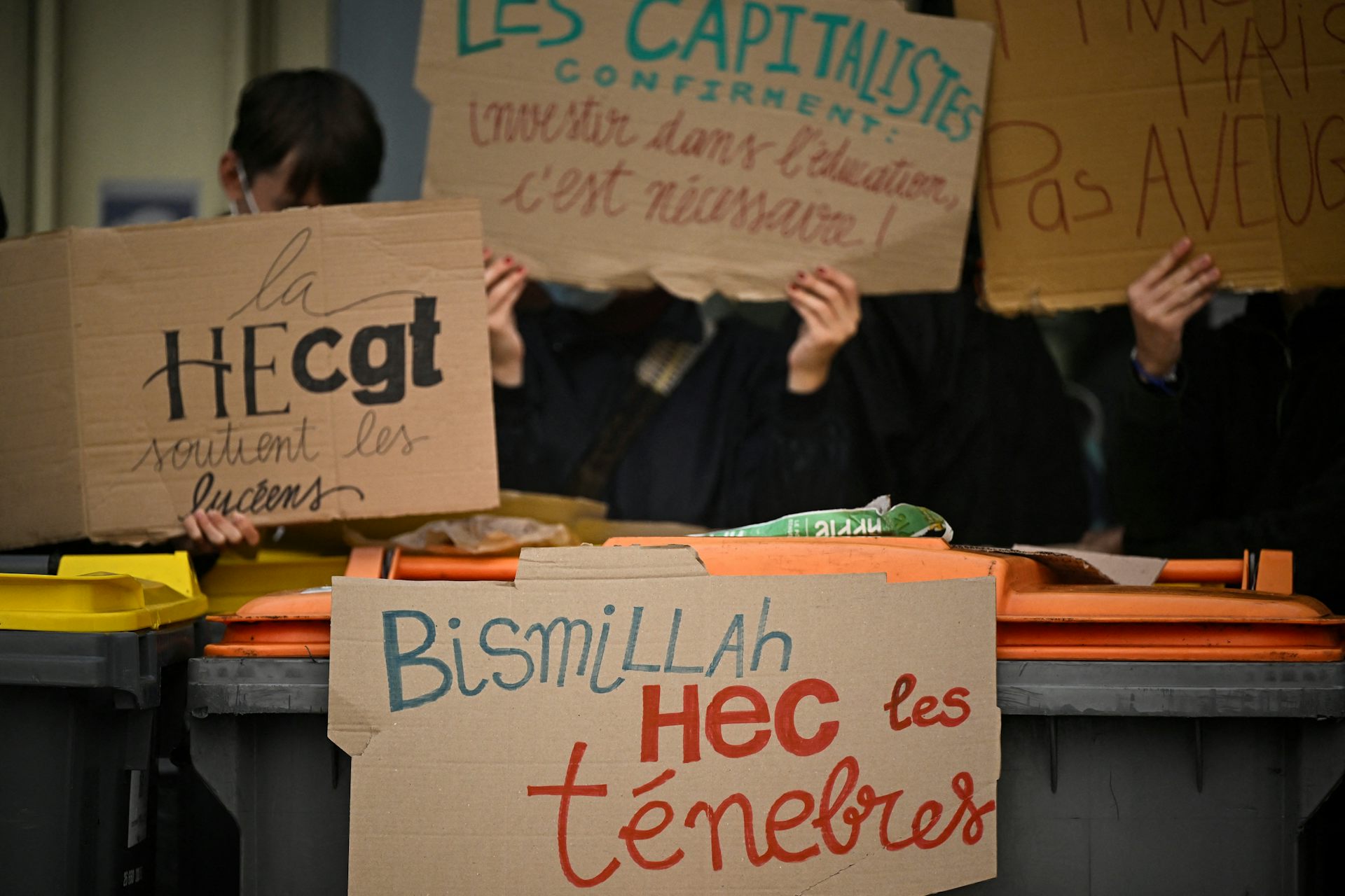 « Bismillah, c’est les ténèbres » : quand une possible infiltration policière devient un mème à succès