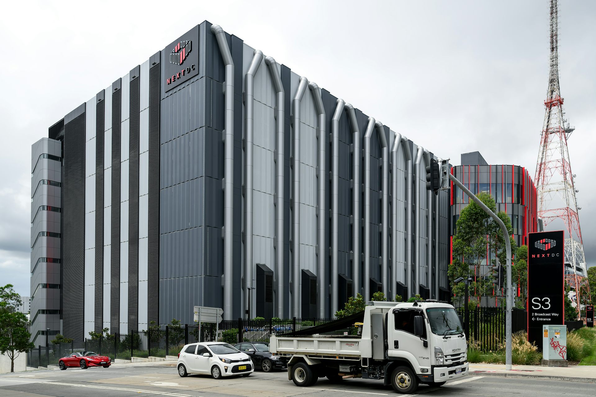 Shares in Data Centre Company Plummet 40% as Investors Doubt the AI Narrative