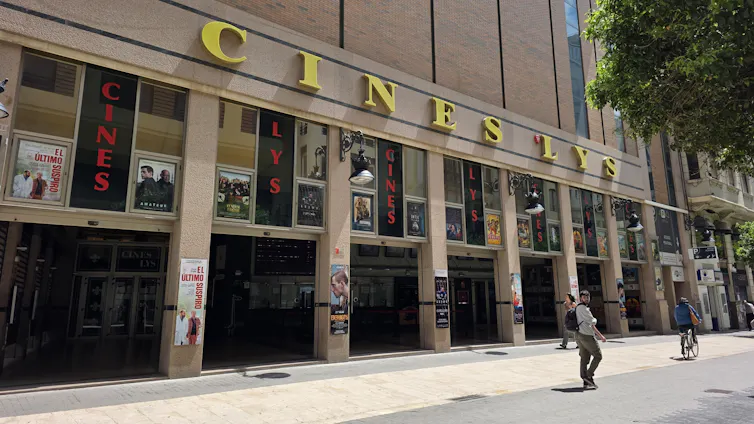 Imagen de los Cines Lys de Valencia.