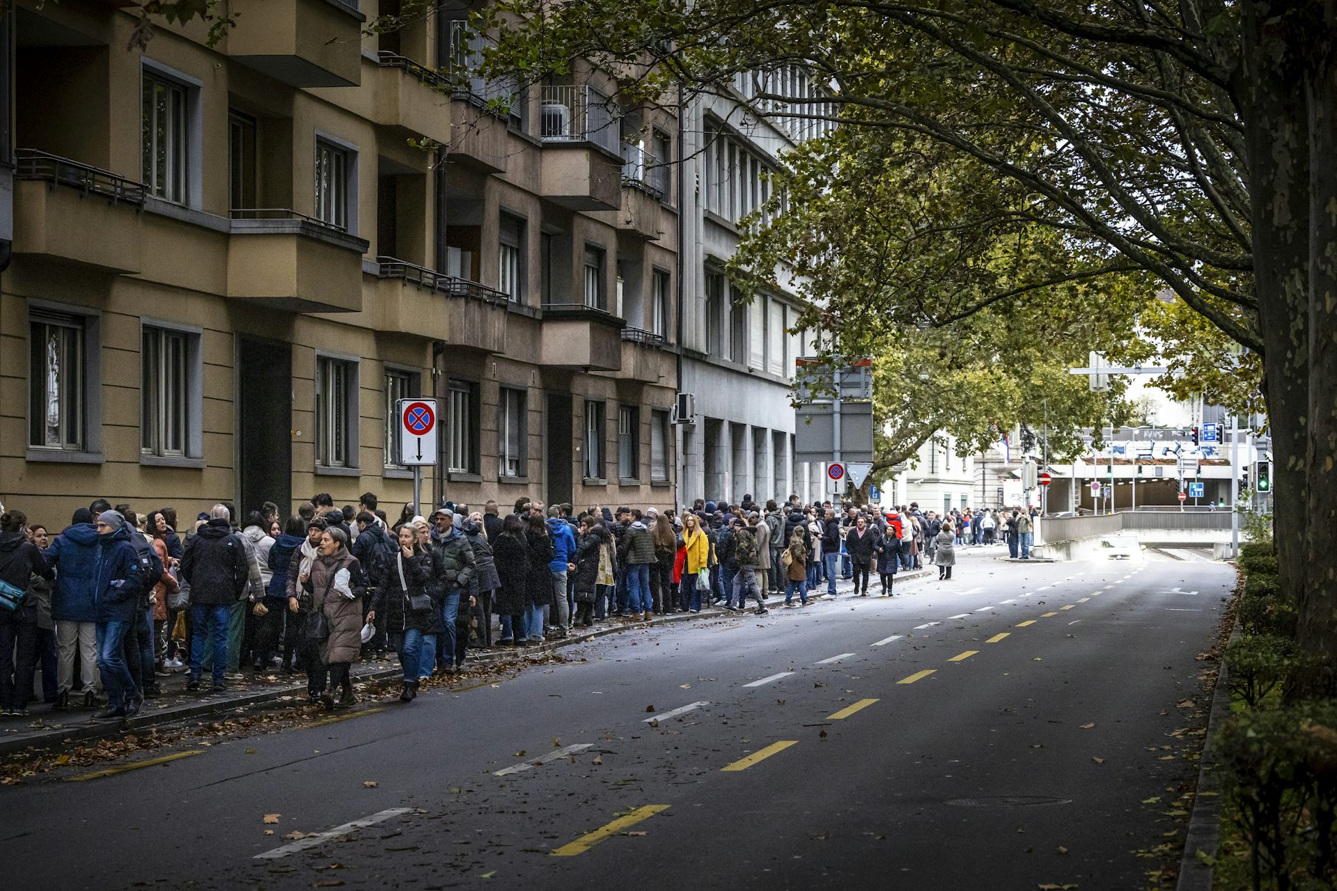 A queue of Serbian citizens outside the Serbian embassy in Zurich.