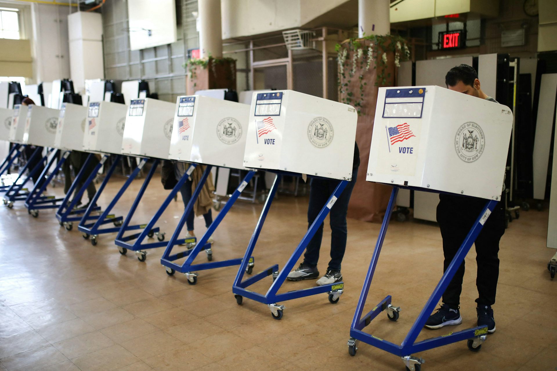 US voter casting their ballots in 2024.