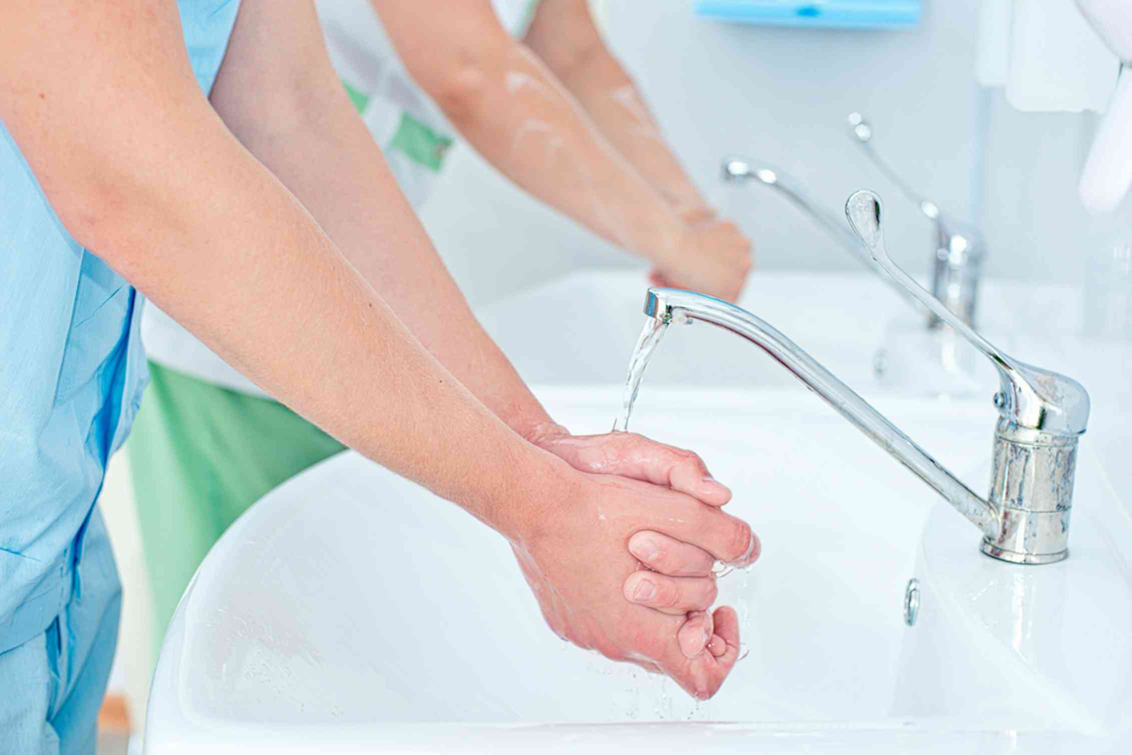 Мытье рук врача