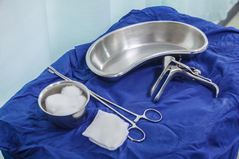 Лечебное выскабливание. Инструменты для медицинского аборта. Инструменты для гинекологических операций. Хирургические инструменты для выскабливания. Набор инструментов для вакуумного аборта.