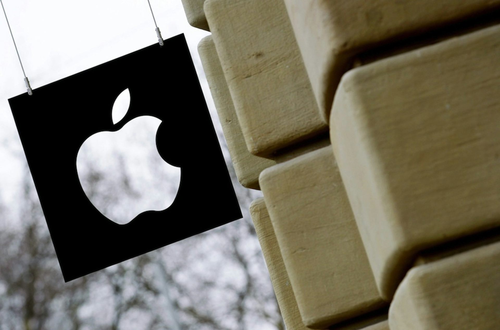 How to spend 100 billion Apple announces dividend, buyback plans