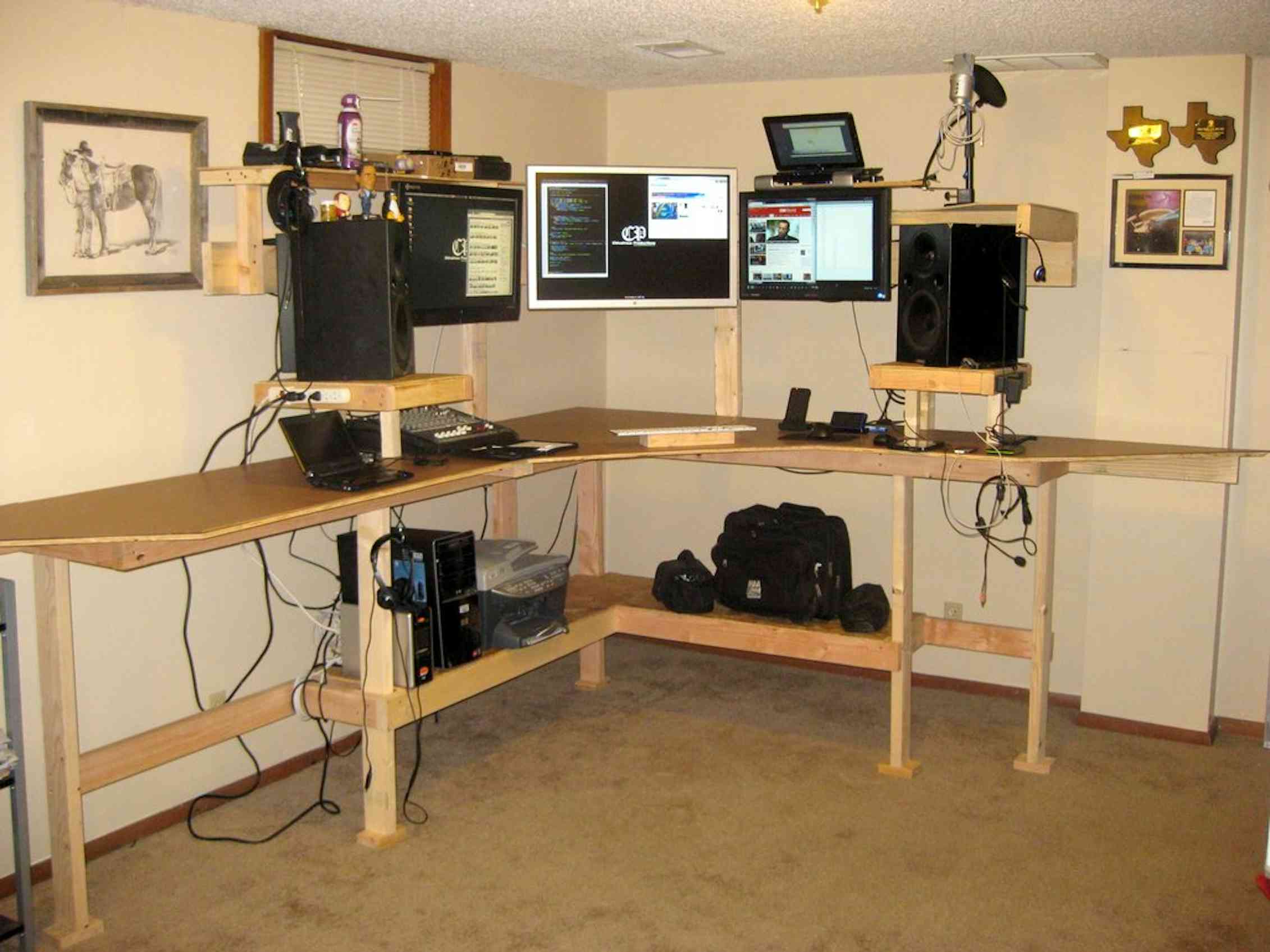 Компьютерный стол радиолюбителя
