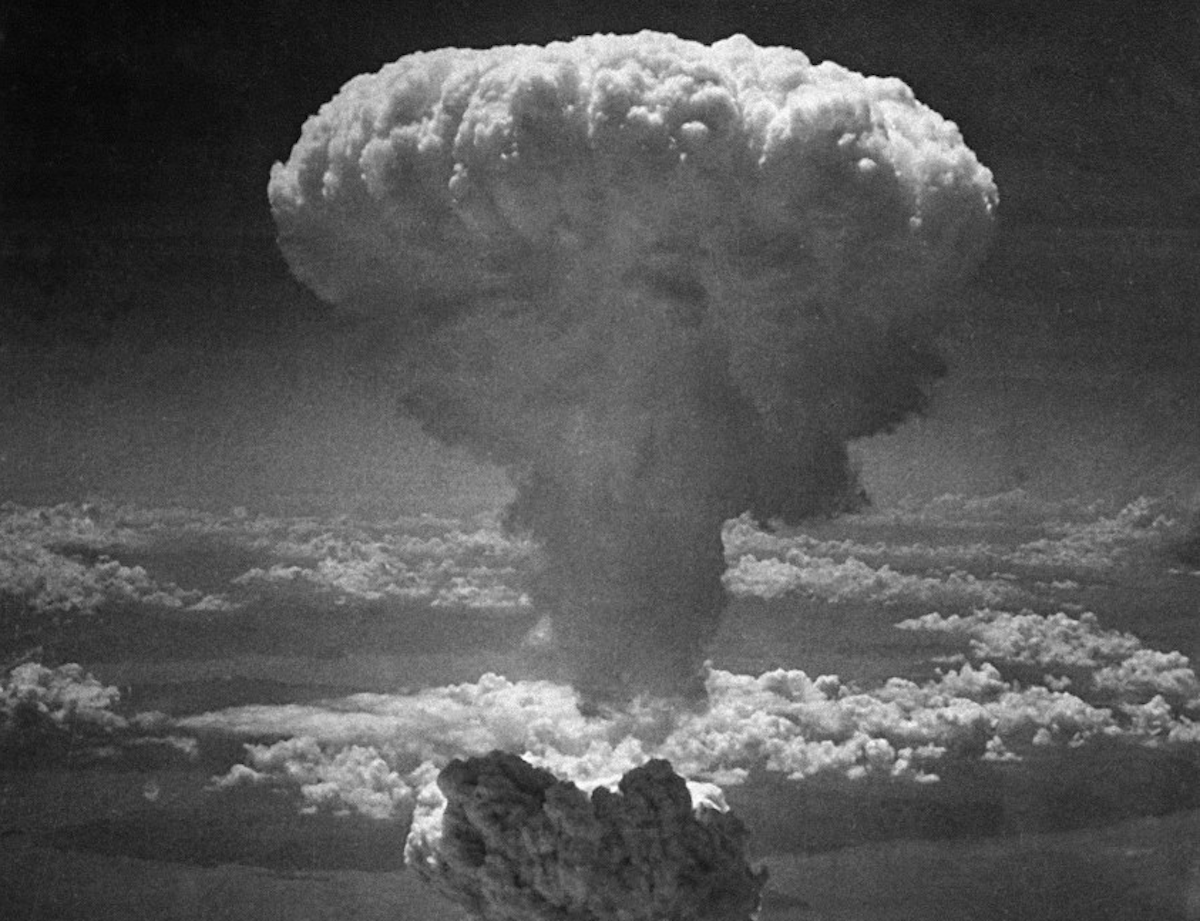 Ядерный взрыв став. Атомная бомба Нагасаки. Хиросима Нагасаки ядерный взрыв. Взрыв Хиросима и Нагасаки. Бомбардировка Хиросимы и Нагасаки 1945.