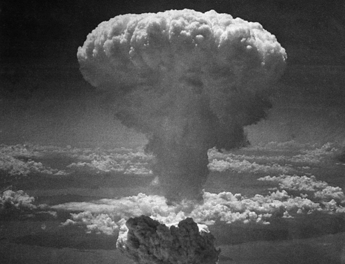 6 августа бомба. Хиросима и Нагасаки атомная бомбардировка. Хиросима Нагасаки ядерный взрыв. Взрыв атомной бомбы в Хиросиме.